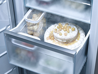 丸鶏やホールケーキも入る大容量引き出し