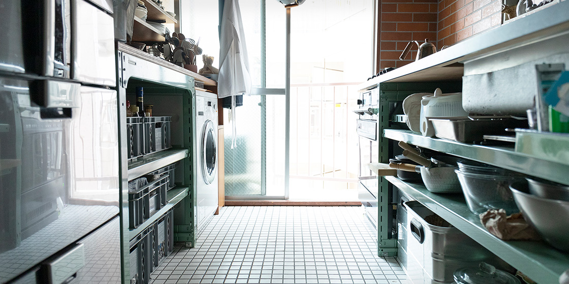 キッチンにミーレ洗濯機が設置されている風景