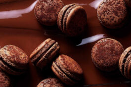 オーブンでつくる、ピエール・エルメ・パリの - Macaron au Chocolat -　マカロン オ ショコラ