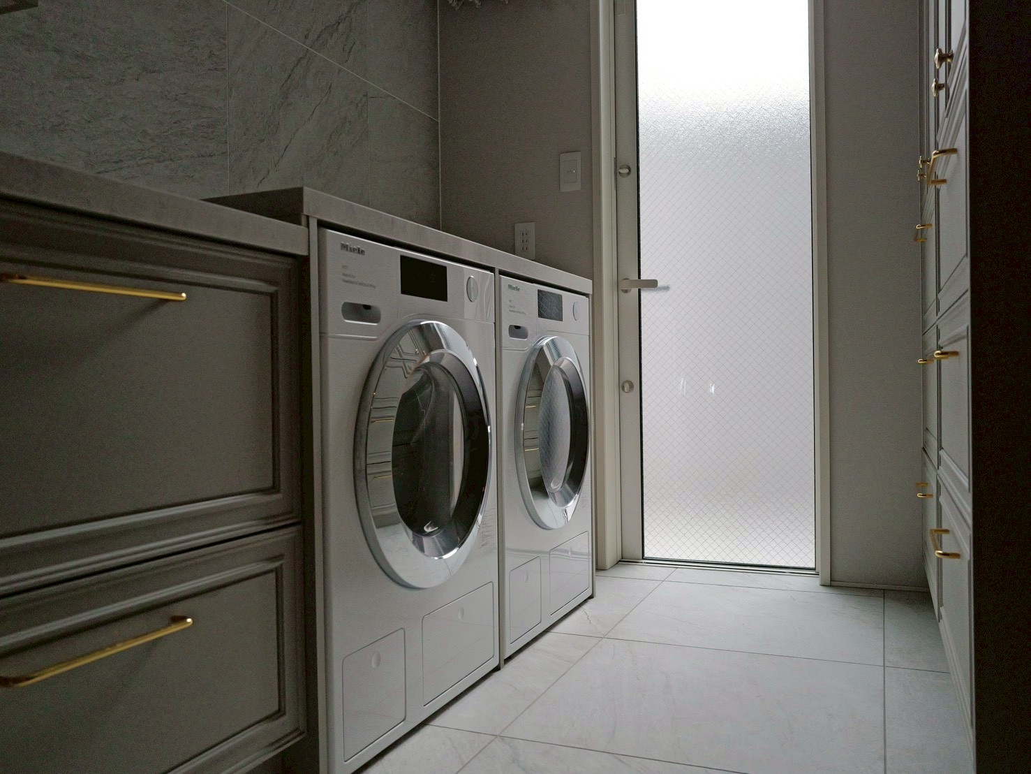 小山田早織さんのランドリールームとミーレドラム式洗濯乾燥機