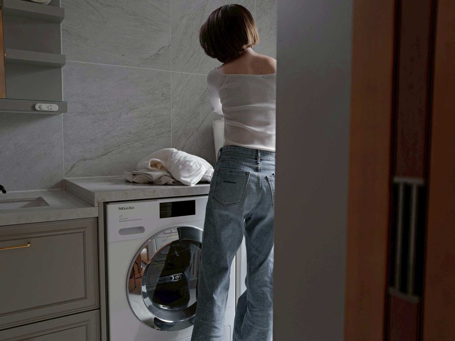 小山田早織さんのランドリールームとミーレドラム式洗濯乾燥機